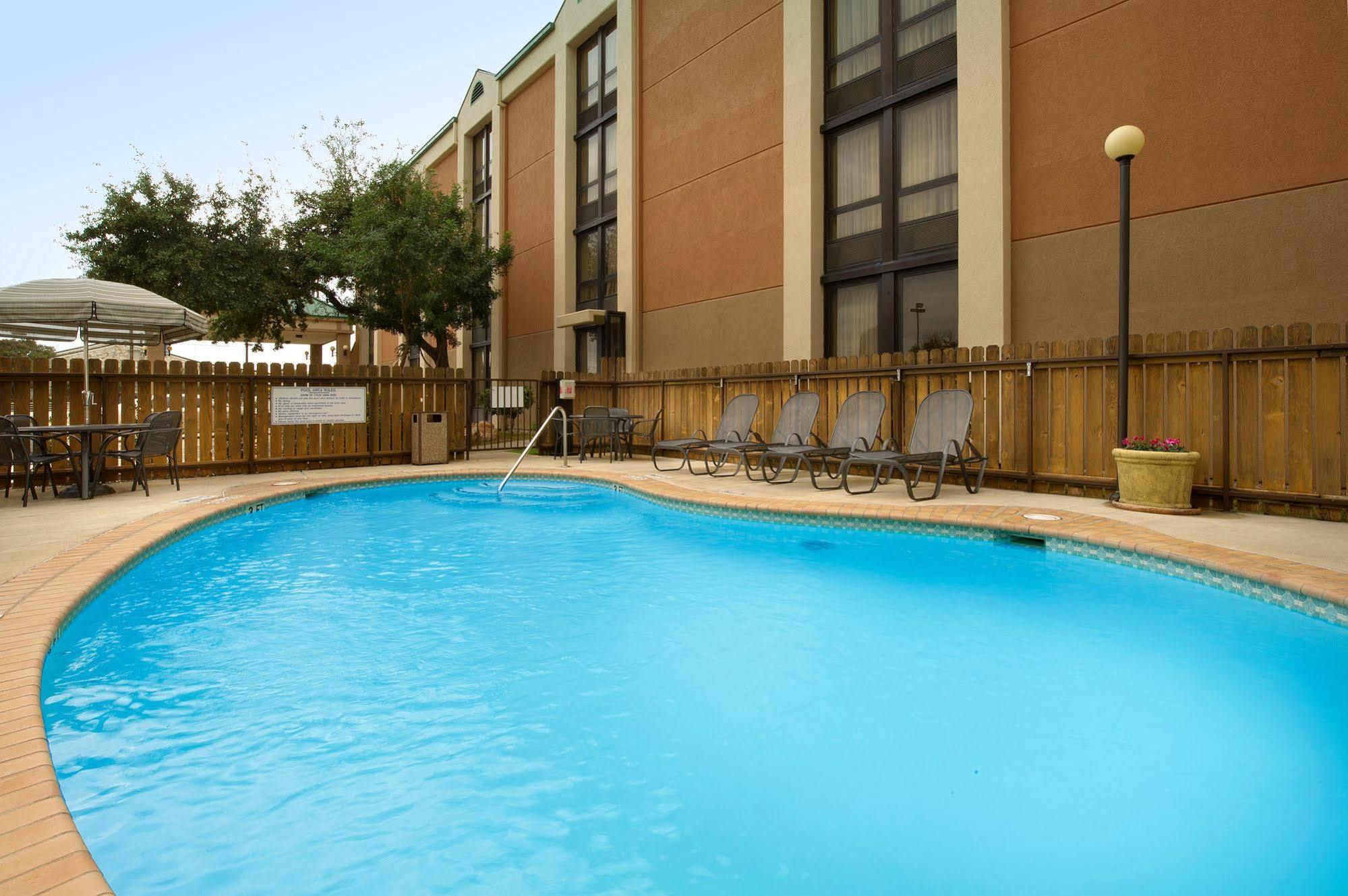 Pear Tree Inn San Antonio Northwest Medical Center Dış mekan fotoğraf